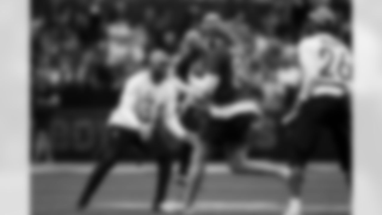 Indianapolis Colts tight end Tyler Warren (84) runs the ball during the 2026 Pro Bowl Game on Tuesday, February 3, 2026 in San Francisco, California. (Kara Durrette/NFL)