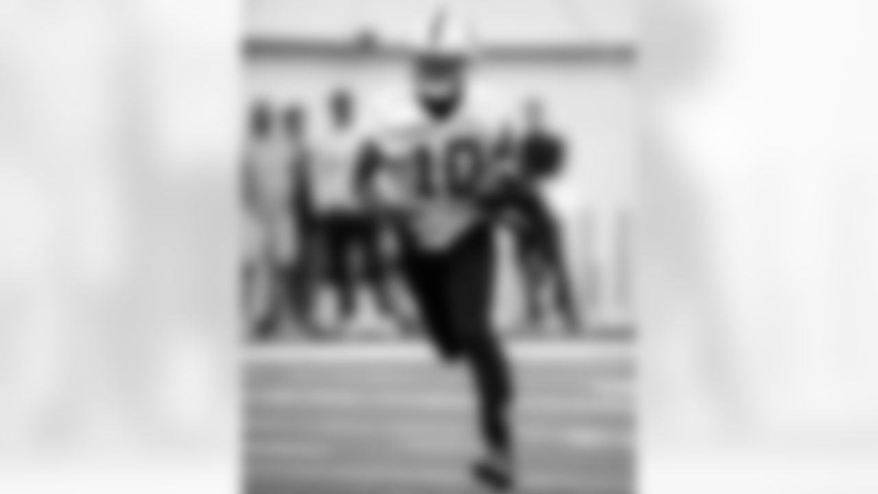 WR Adonai Mitchell #10
