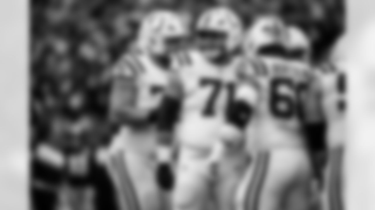 T Braden Smith #72, G Matt Goncalves #71 and C Tanor Bortolini #60