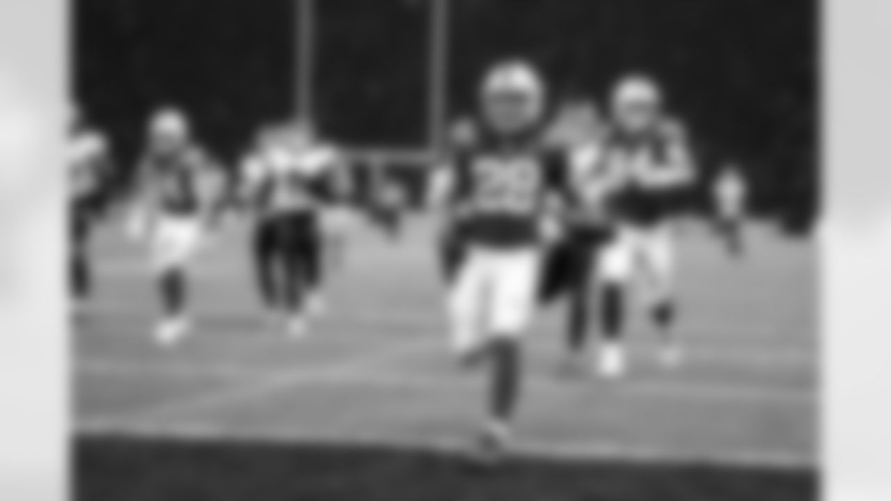 RB Jonathan Taylor #28 and TE Tyler Warren #84