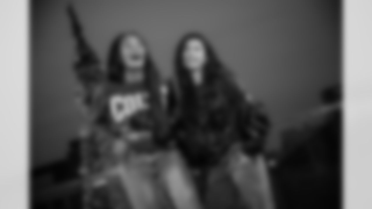 86 TE Will Mallory, 40 CB Jaylon Jones