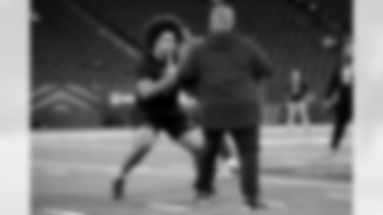 Alabama offensive lineman Parker Brailsford (07) participates in a drill during the 2026 NFL Scouting Combine on Sunday, March 1, 2026 in Indianapolis, Indiana. (Lauren Leigh Bacho/NFL)