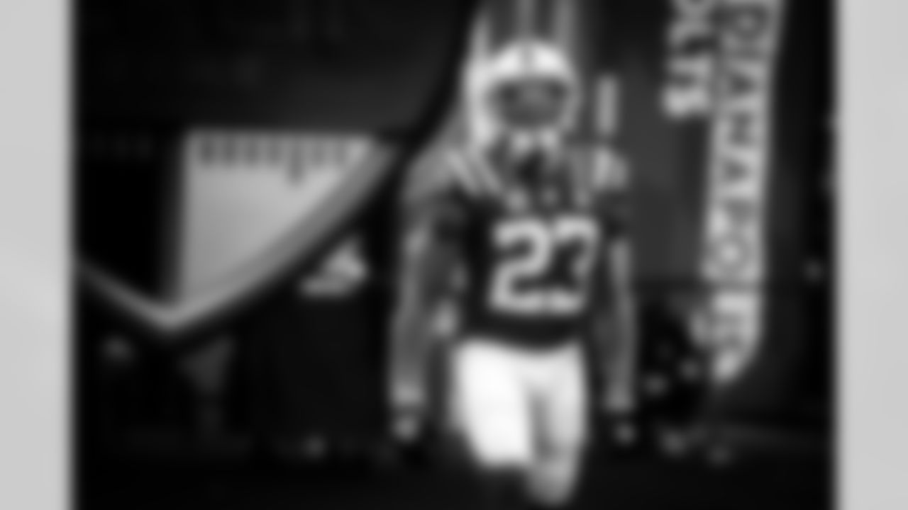 CB Kenny Moore II #23