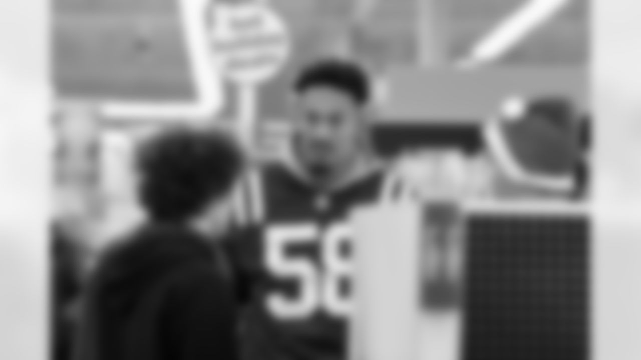 58 DE Derek Rivers