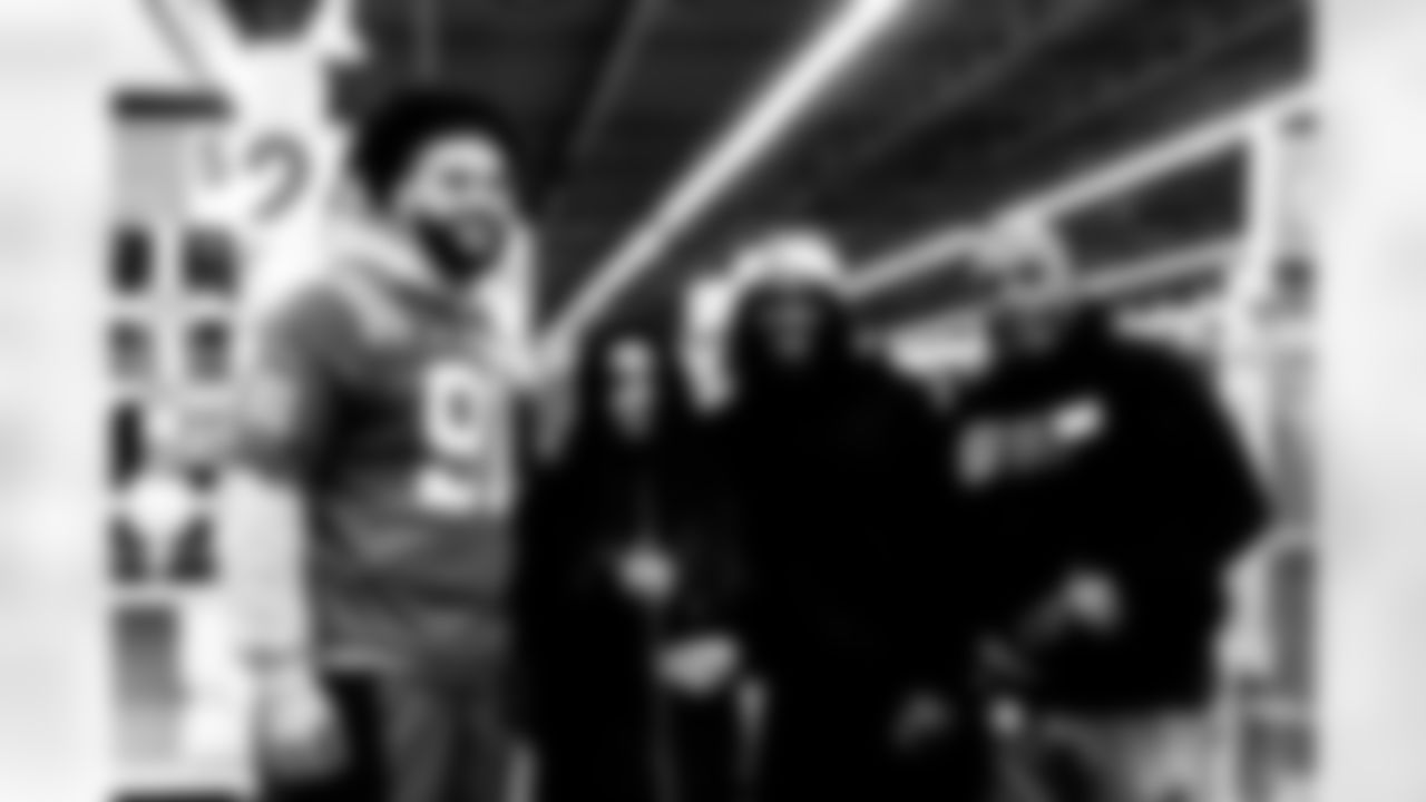 DE JT Tuimoloau #91 and RB Ulysses Bentley IV #37