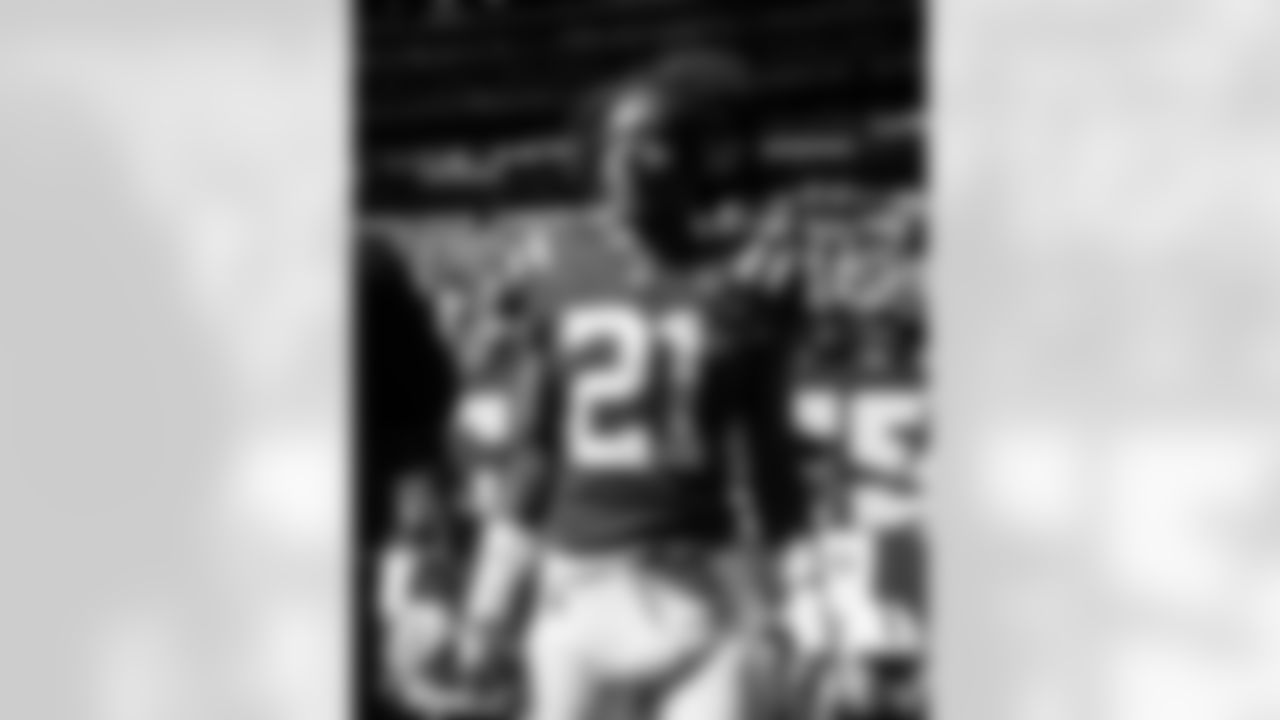 RB DJ Giddens #21