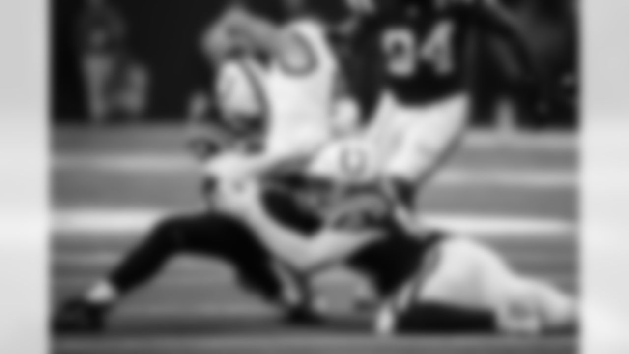 LB Zaire Franklin #44 and DT Adetomiwa Adebawore #95