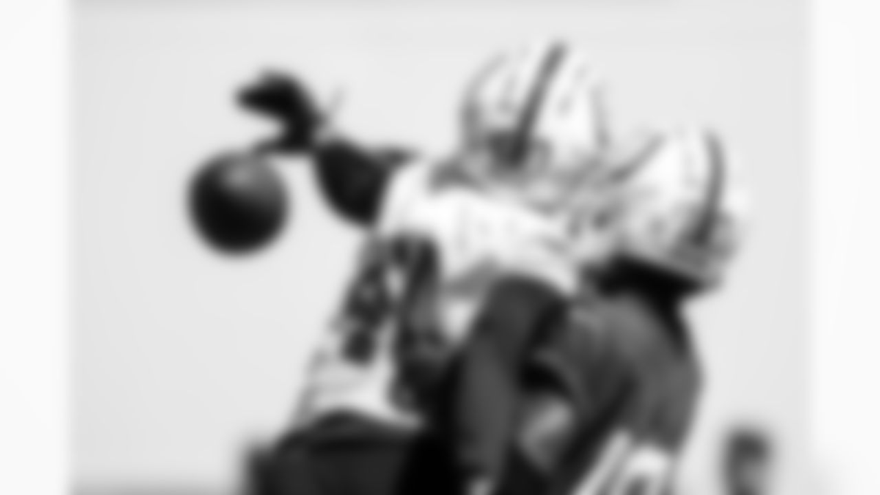 CB Jaylon Jones #40 and WR Adonai Mitchell #10