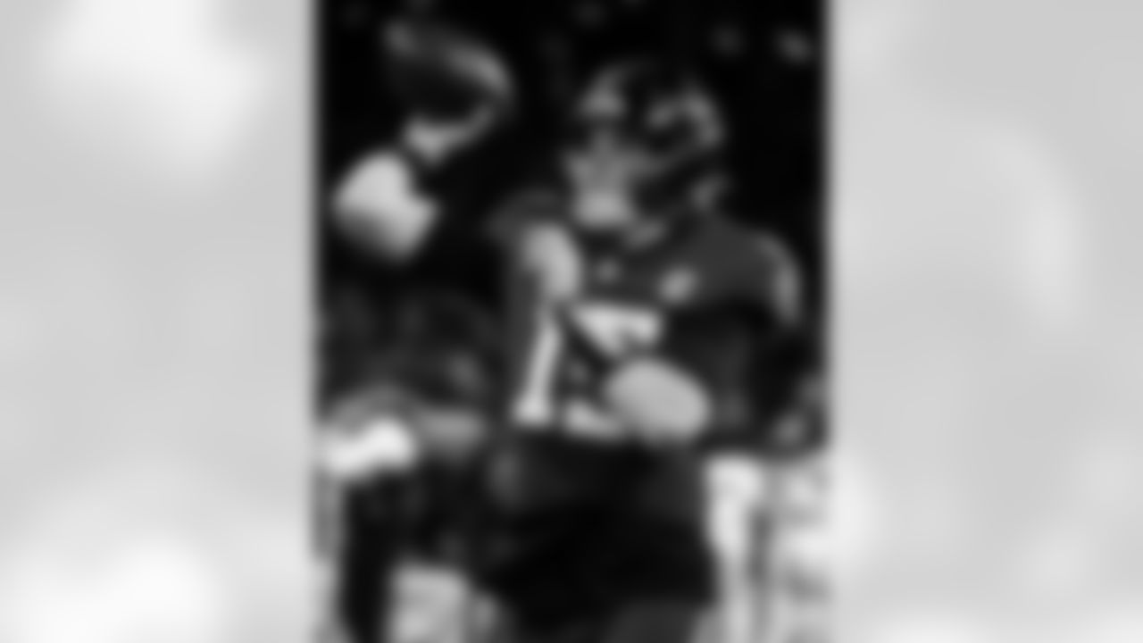 QB Riley Leonard #15