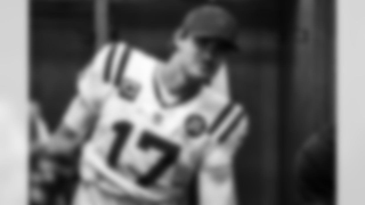 QB Daniel Jones #17