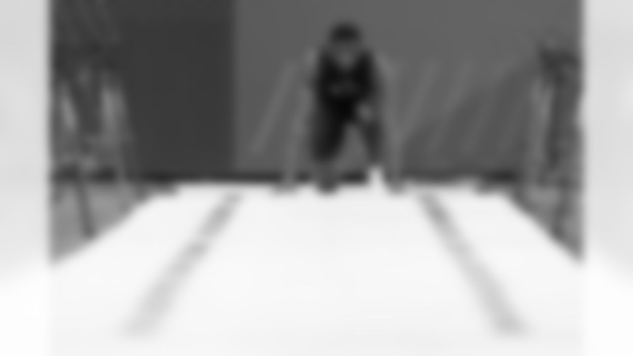 Cincinnati defensive back Sauce Gardner runs the 40-yard dash during the NFL football scouting combine, Sunday, March 6, 2022, in Indianapolis. (AP Photo/Darron Cummings)