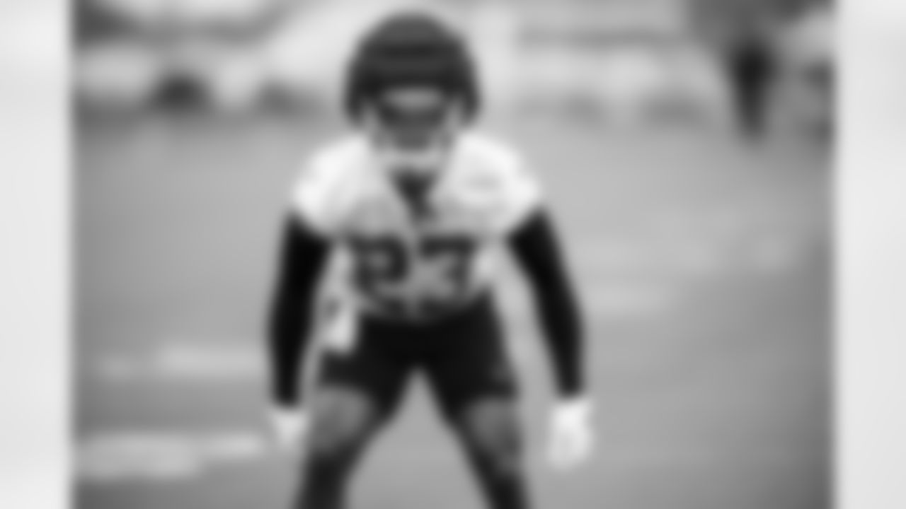 23 CB Kenny Moore II