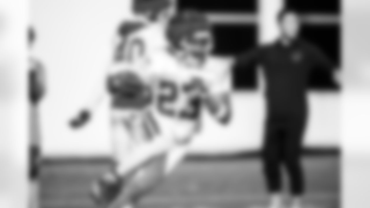 CB Kenny Moore II #23