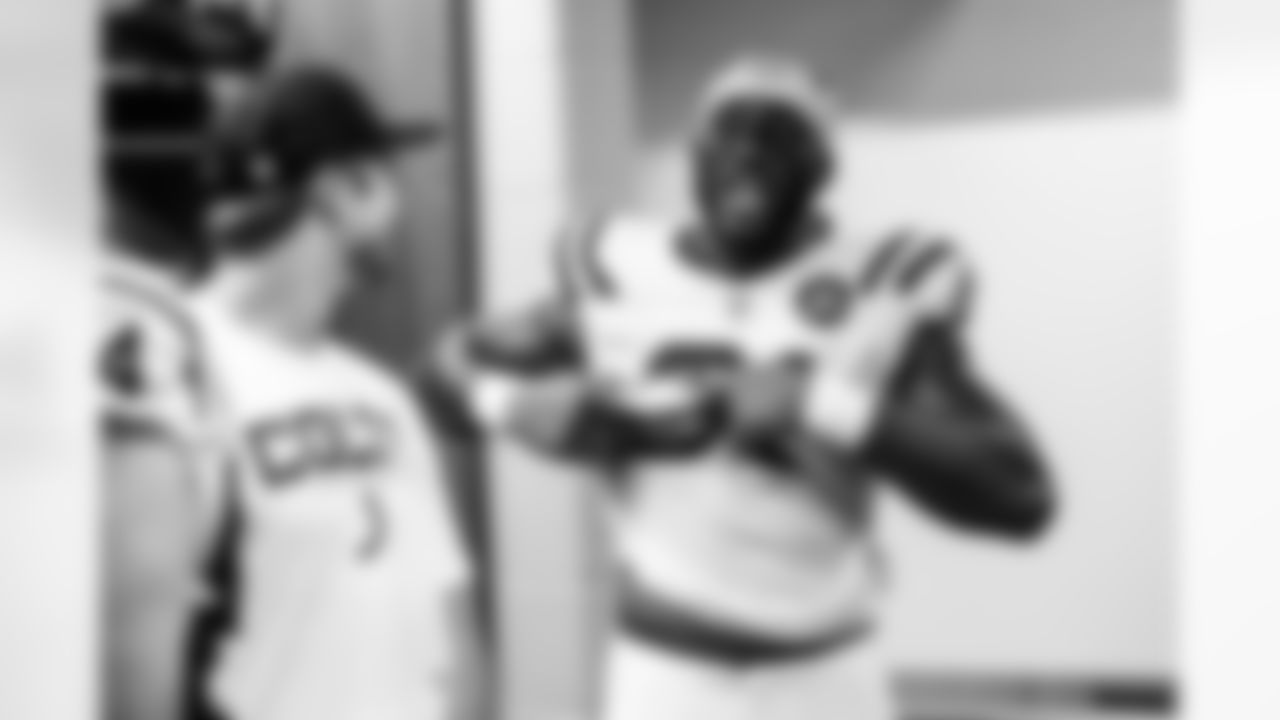 TE Mo Alie-Cox #81