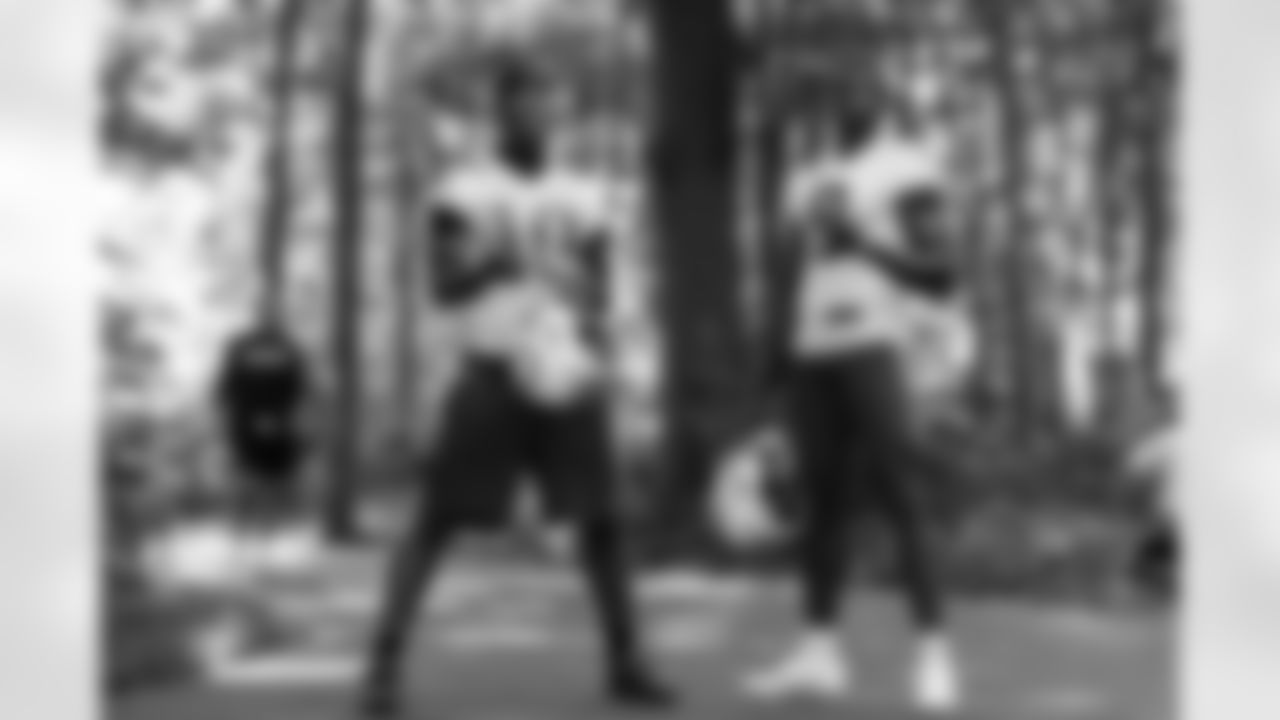 WR Adonai Mitchell #10 and WR Ajou Ajou #9