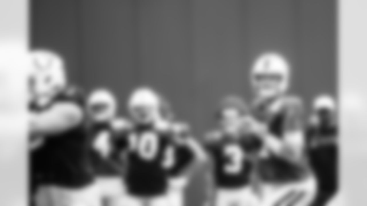 QB Daniel Jones #17