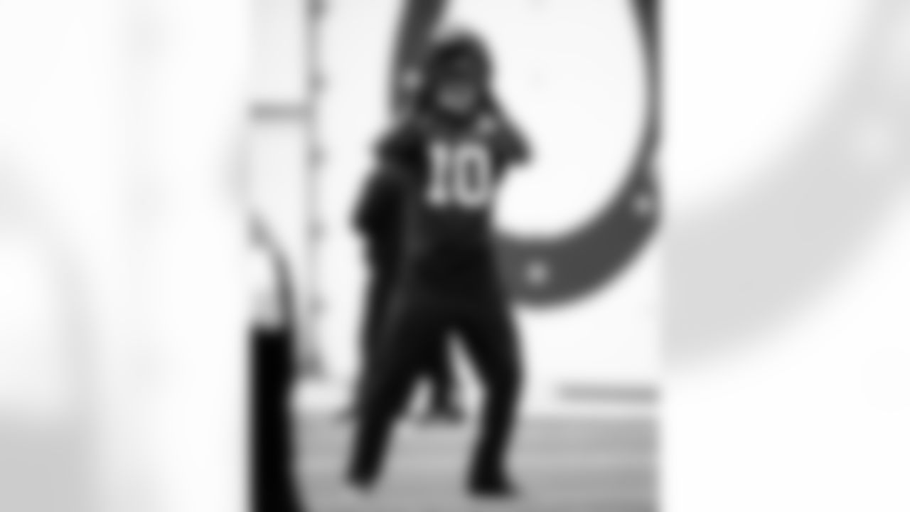 WR Adonai Mitchell #10