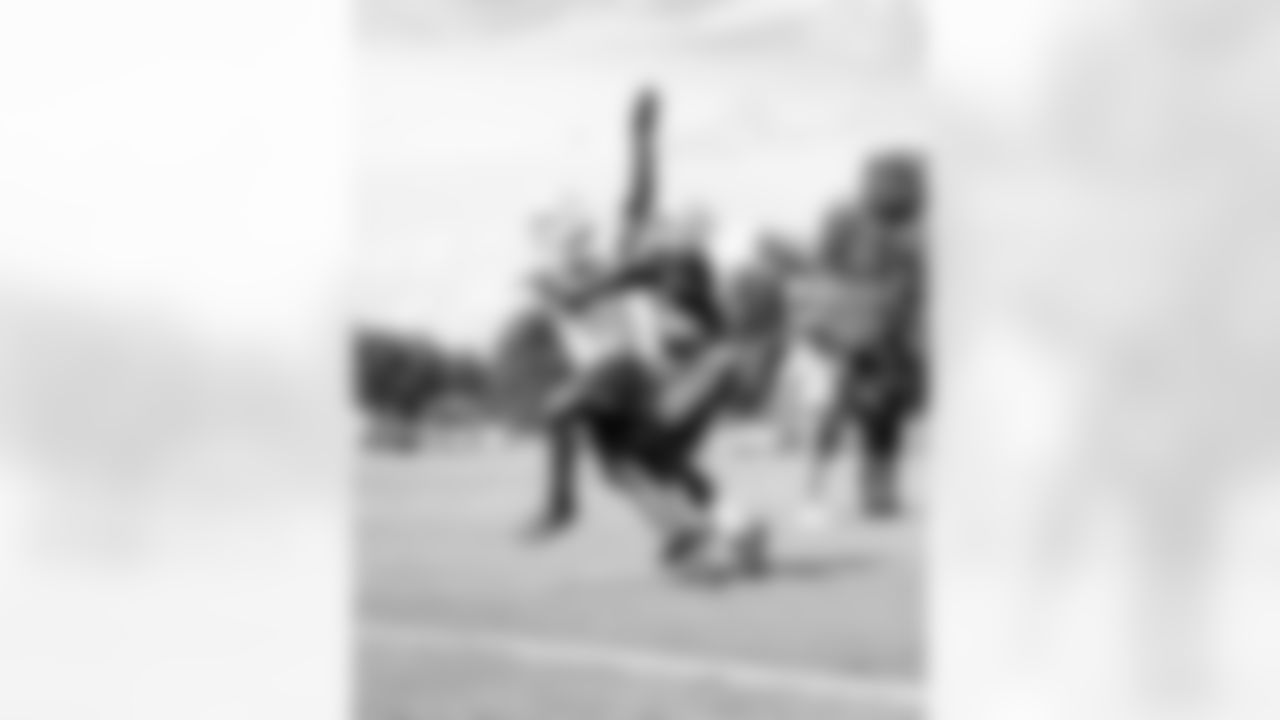 WR Adonai Mitchell #10, 40 CB Jaylon Jones