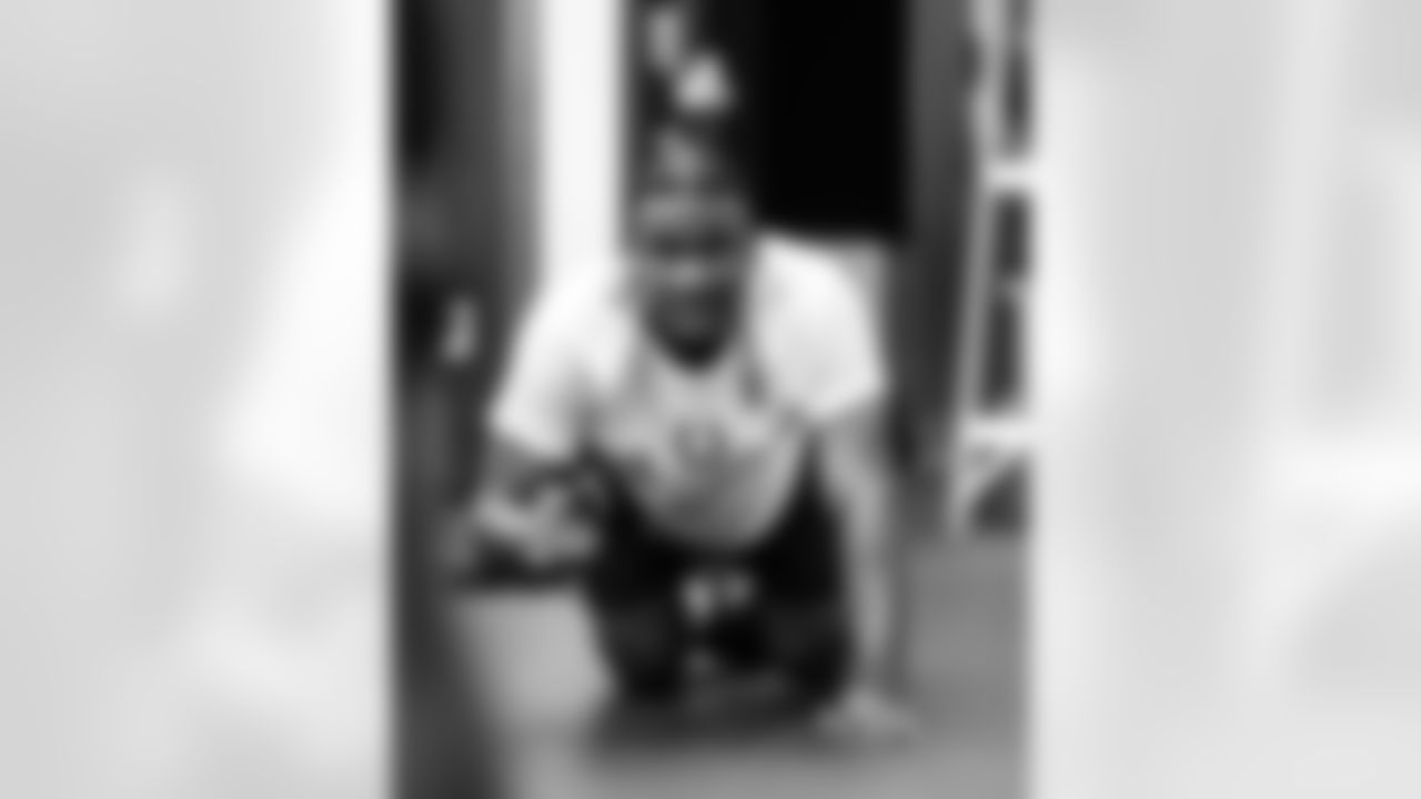 WR Adonai Mitchell #10