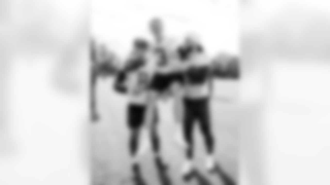 P Rigoberto Sanchez #8, K Spencer Shrader #3 and LS Luke Rhodes #46