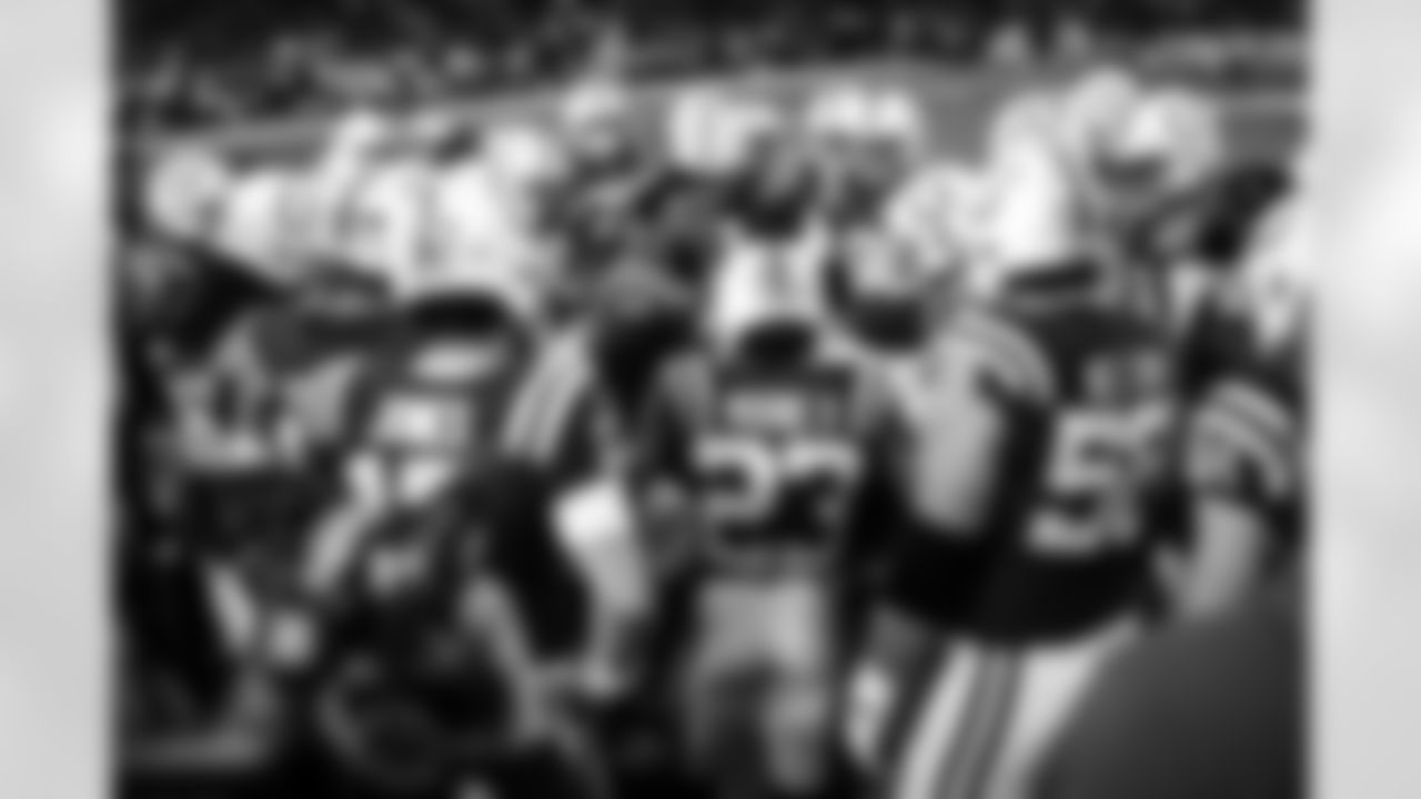 LB Zaire Franklin #44