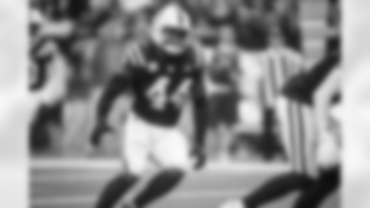 LB Zaire Franklin #44