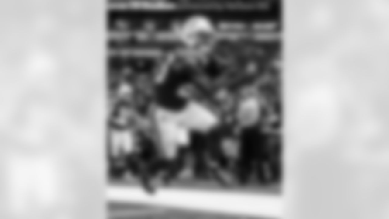 TE Tyler Warren #84 and RB Ameer Abdullah #26