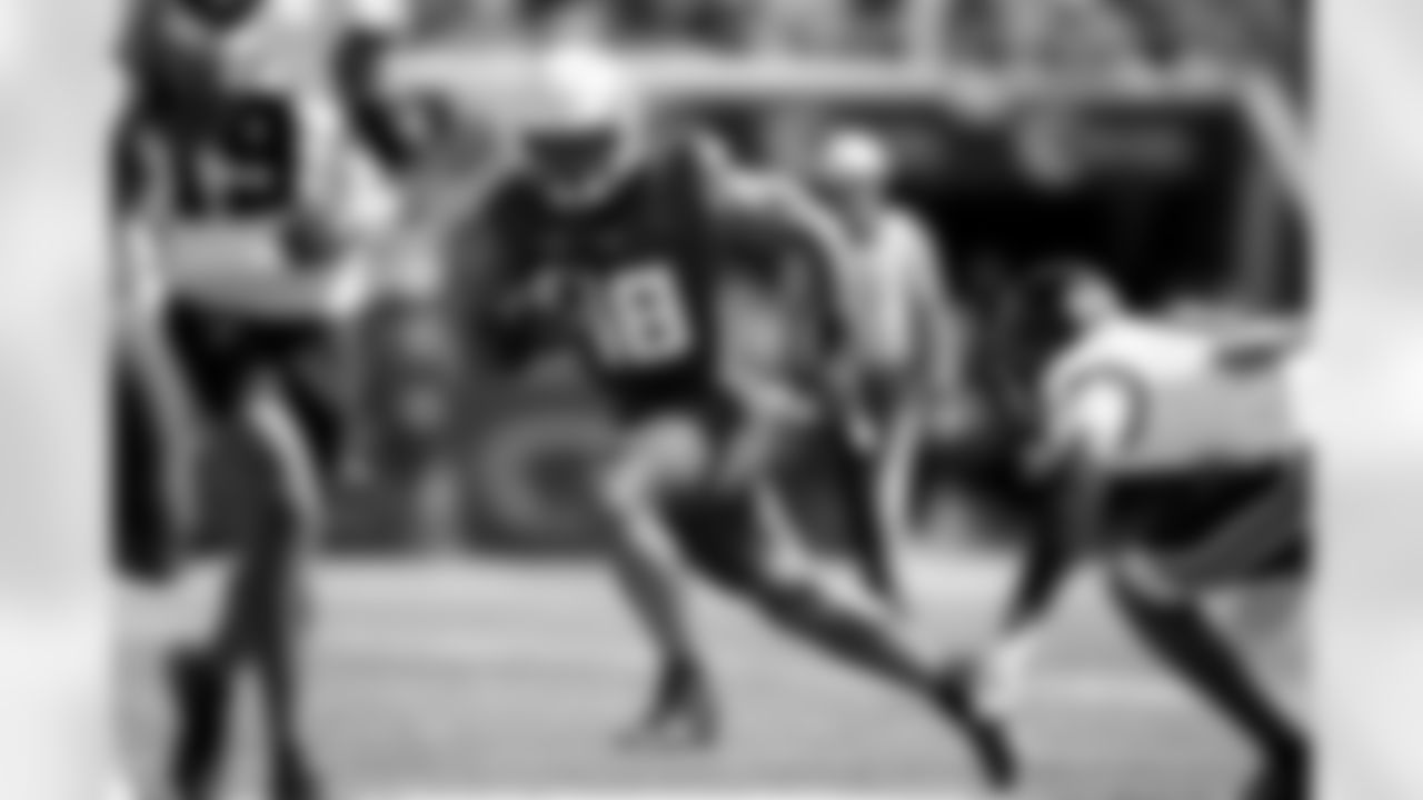 Oregon tight end Kenyon Sadiq (18) runs the ball during the second half of an NCAA college football game against Oregon State, Saturday, Sept. 20, 2025, in Eugene, Ore. (AP Photo/Lydia Ely)