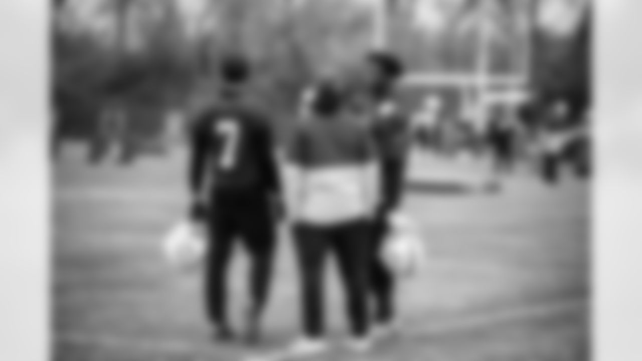 CB Charvarius Ward #7, Lou Anarumo Defensive Coordinator and CB Sauce Gardner #1