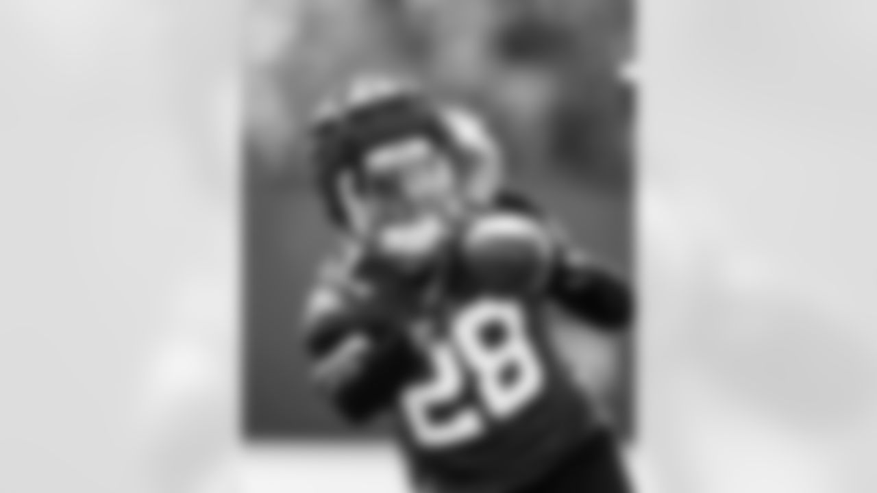 RB Jonathan Taylor #28