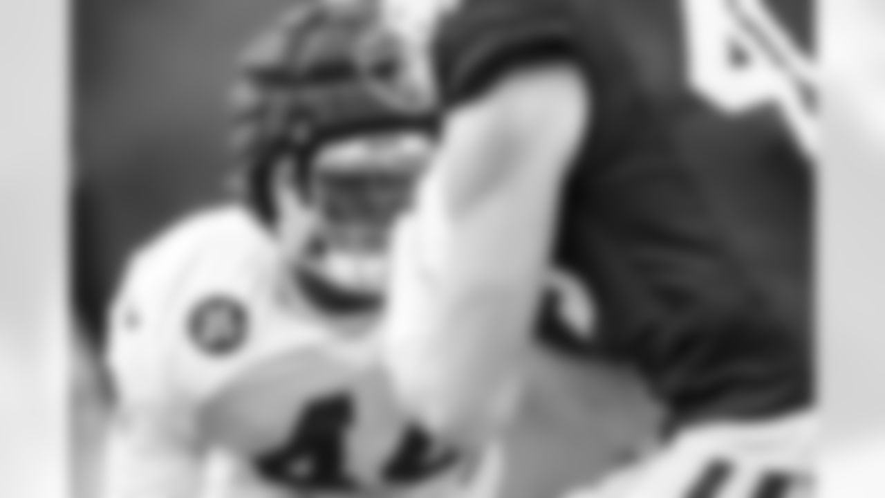 LB Zaire Franklin #44