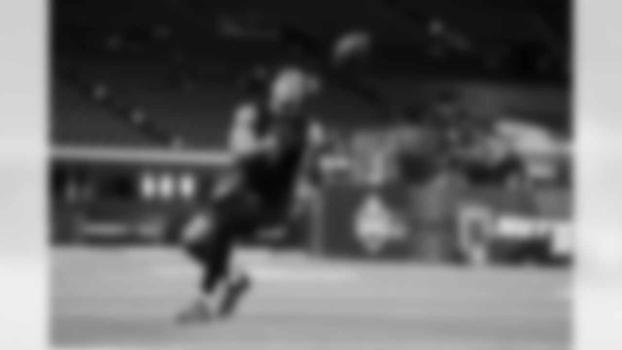 Indiana tight end Riley Nowakowski (18) participates in a drill during the 2026 NFL Scouting Combine on Friday, February 27, 2026 in Indianapolis, Indiana. (Cooper Neill/NFL)