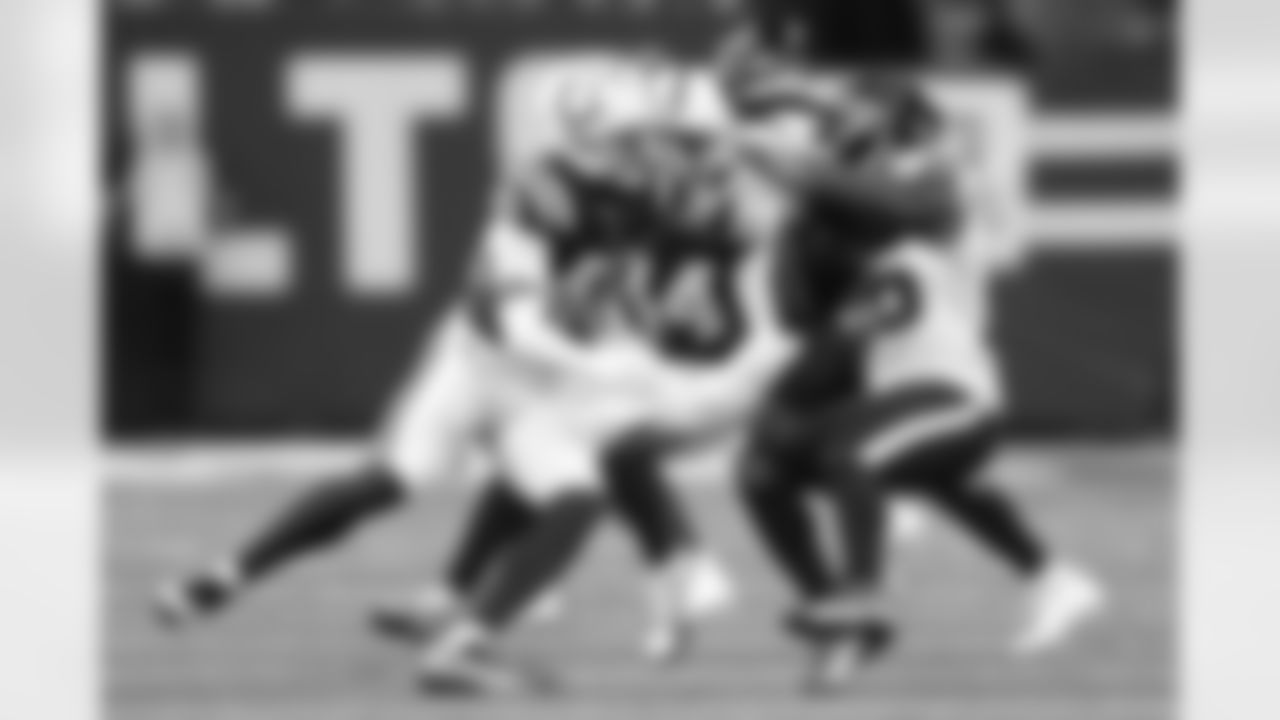 40 CB Jaylon Jones