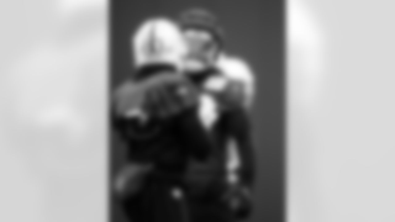 LB Zaire Franklin #44