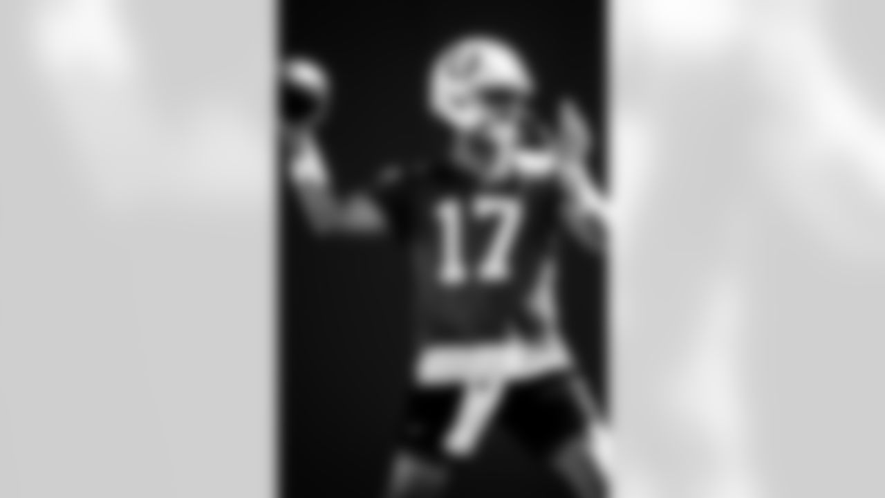 QB Daniel Jones #17