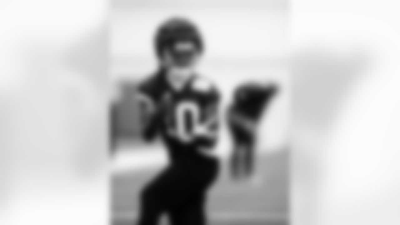 WR Adonai Mitchell #10