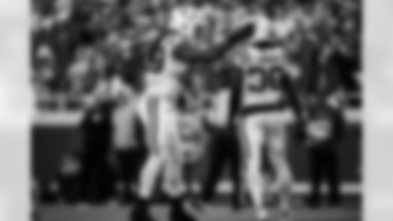 LB Buddy Johnson #59 and CB Chris Lammons #38