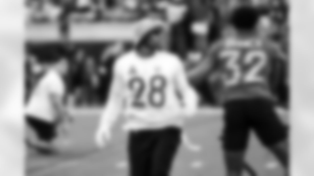 RB Jonathan Taylor #28