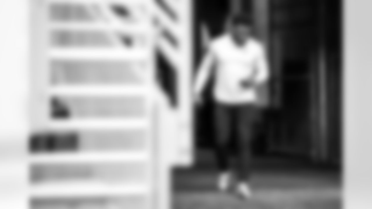 LB Zaire Franklin #44