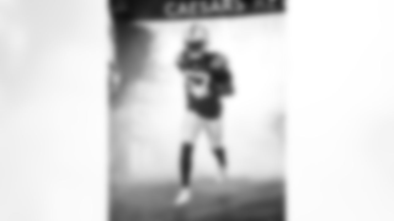 LB Jaylon Carlies #57