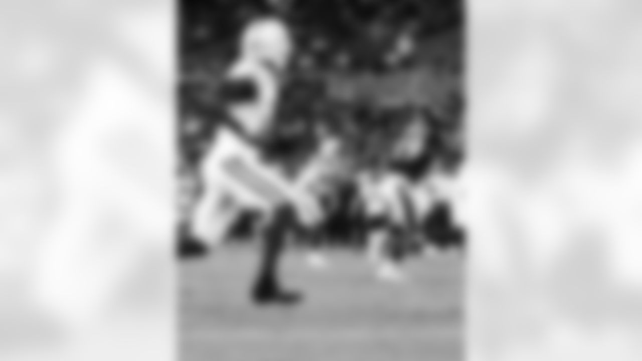 QB Riley Leonard #15