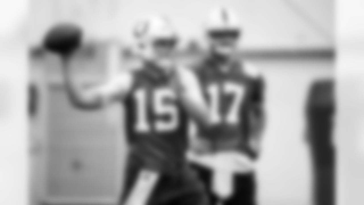 QBRiley Leonard#15 and QB Daniel Jones #17