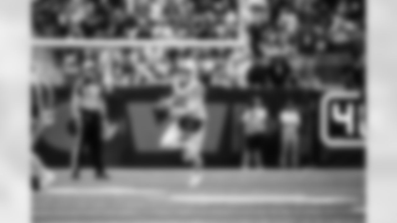 QB Riley Leonard #15