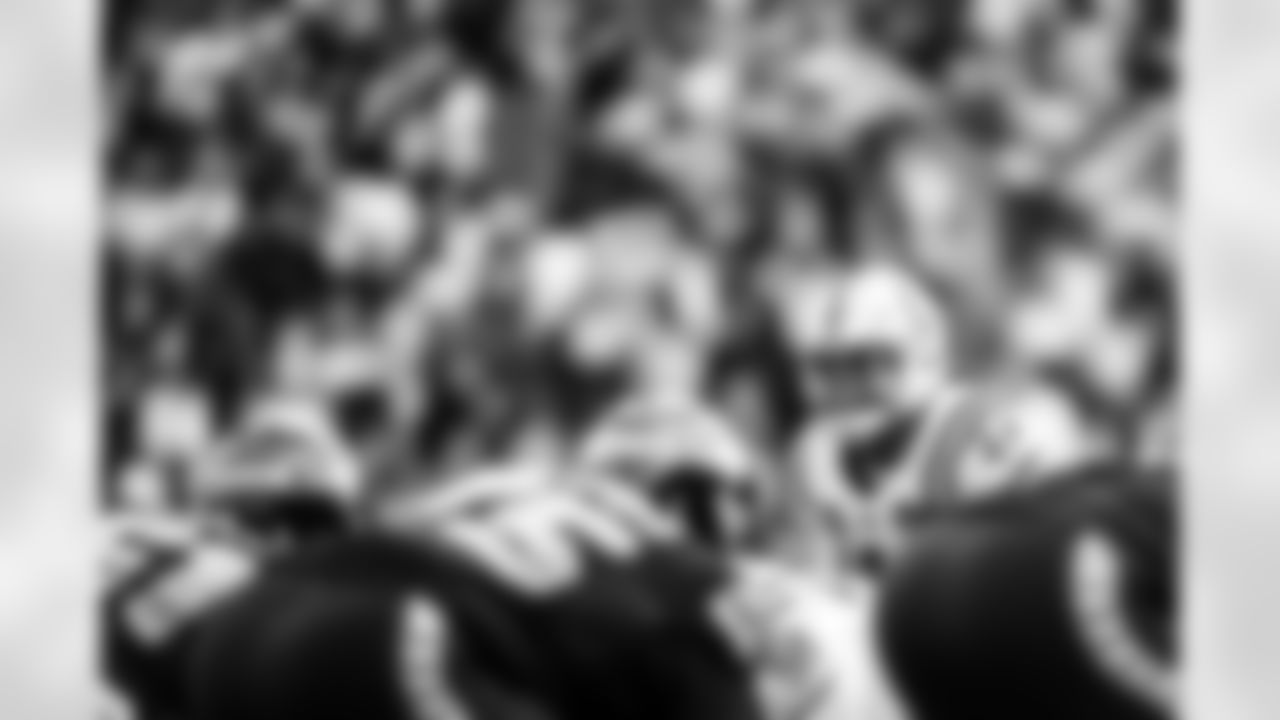 LB Zaire Franklin #44