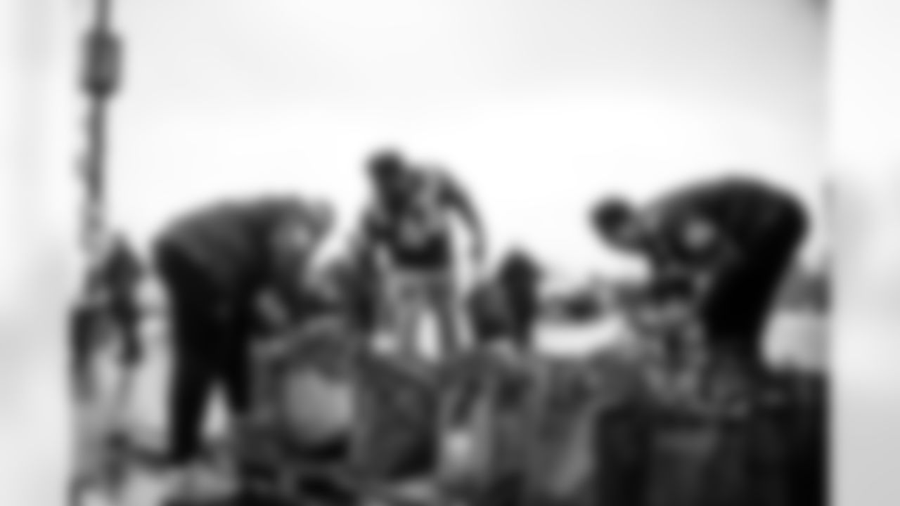 LB Zaire Franklin #44 and TE Drew Ogletree #85