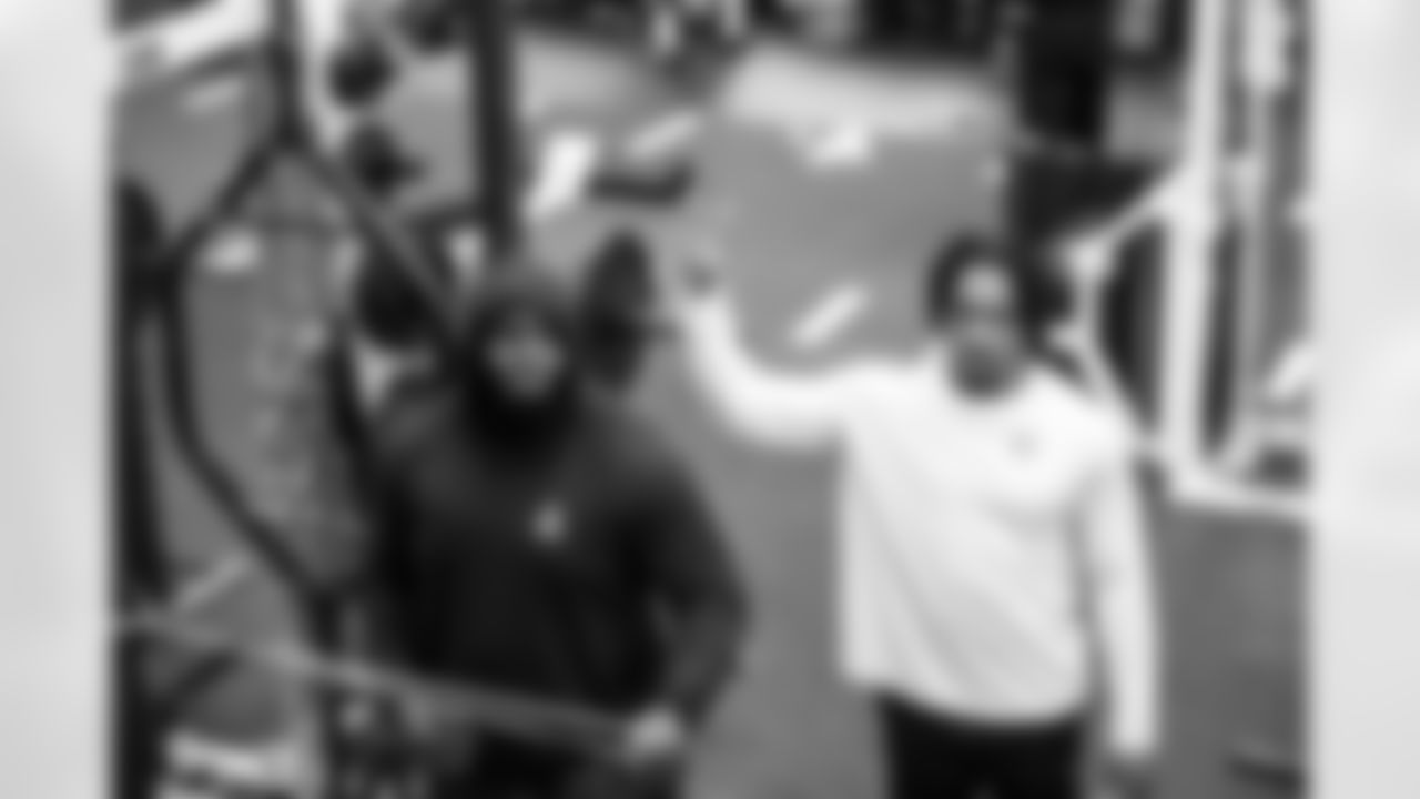 DT Neville Gallimore #92 and S Nick Cross #20