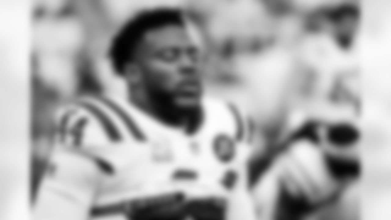 LB Zaire Franklin #44