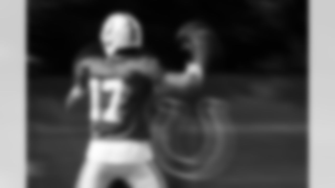QB Daniel Jones #17