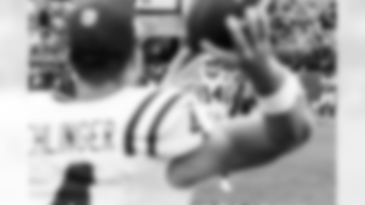 QB Sam Ehlinger #4 and WR Alec Pierce #14
