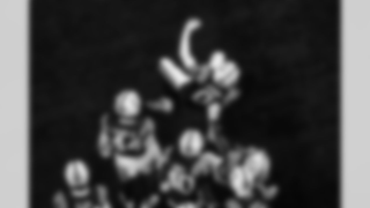 LB Zaire Franklin #44 and CB Jaylon Jones #40